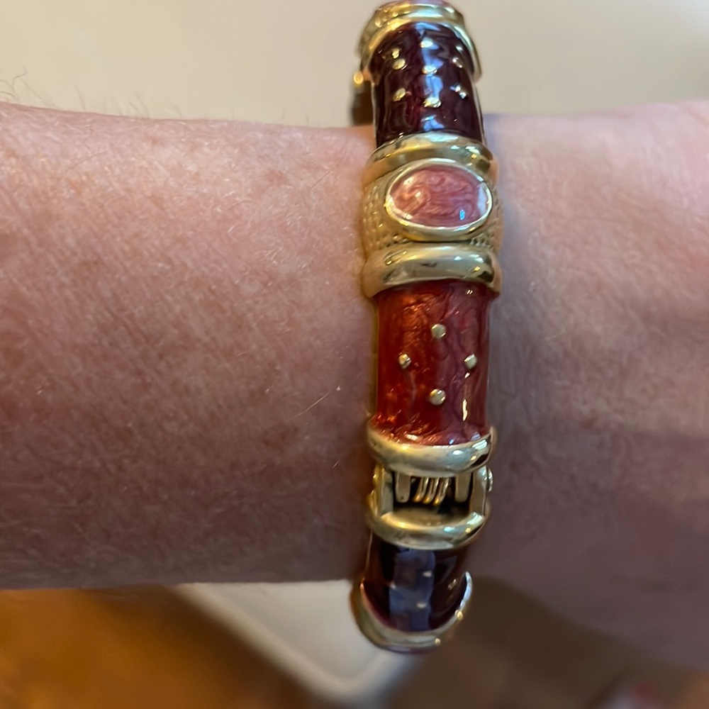 Hard metal bangle with enamel detailing
